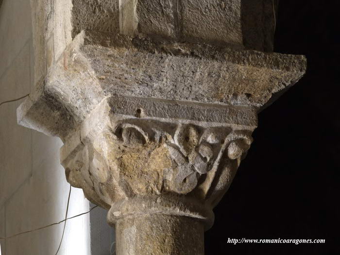 CAPITEL A LOS PIES DE LA NAVE